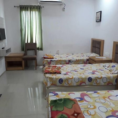 Stay Guru Usha Residency Бгудж Екстер'єр фото