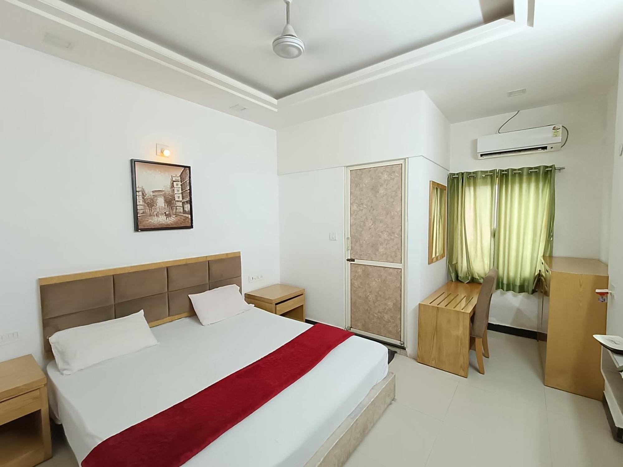 Stay Guru Usha Residency Бгудж Екстер'єр фото