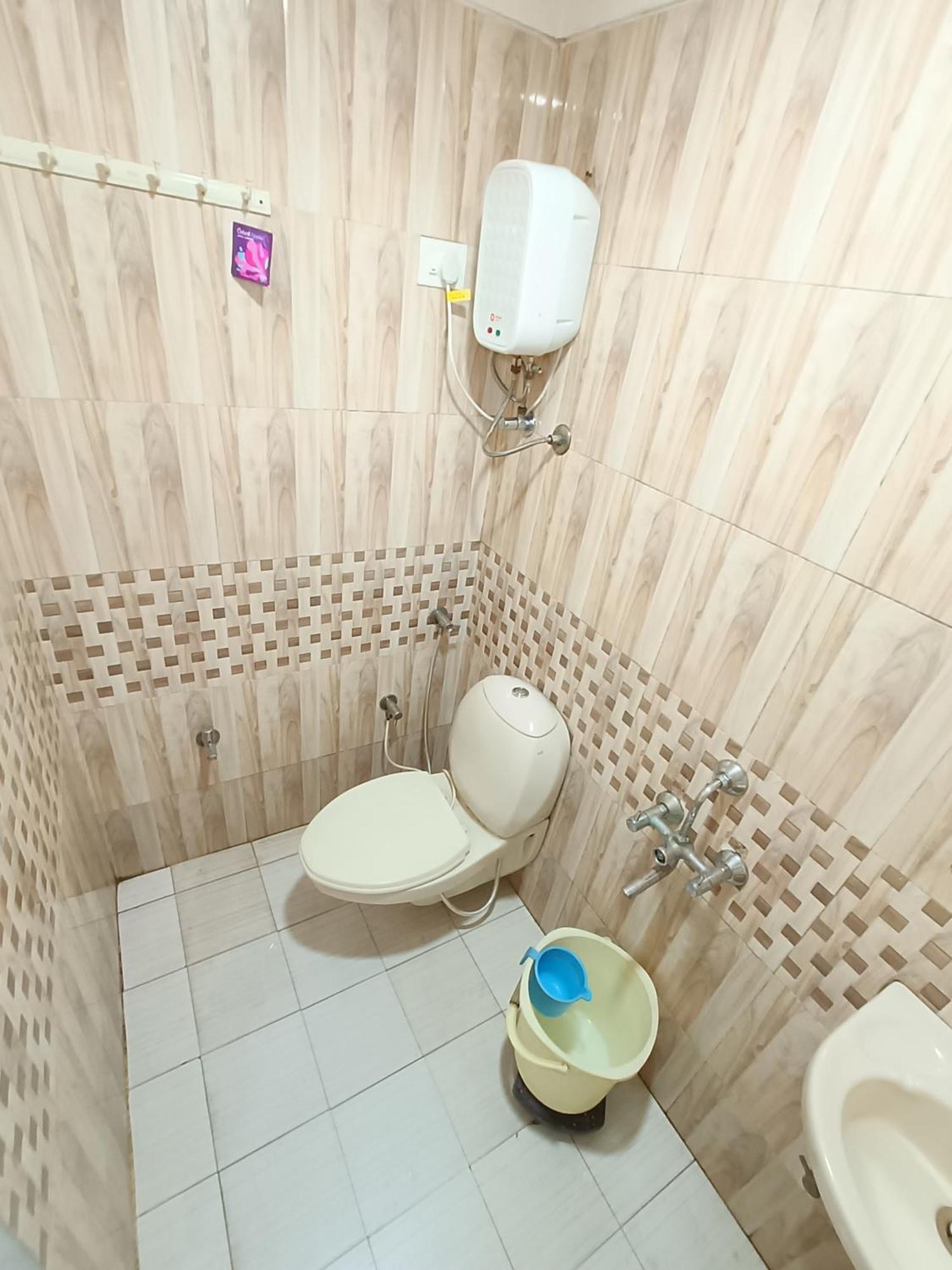 Stay Guru Usha Residency Бгудж Екстер'єр фото