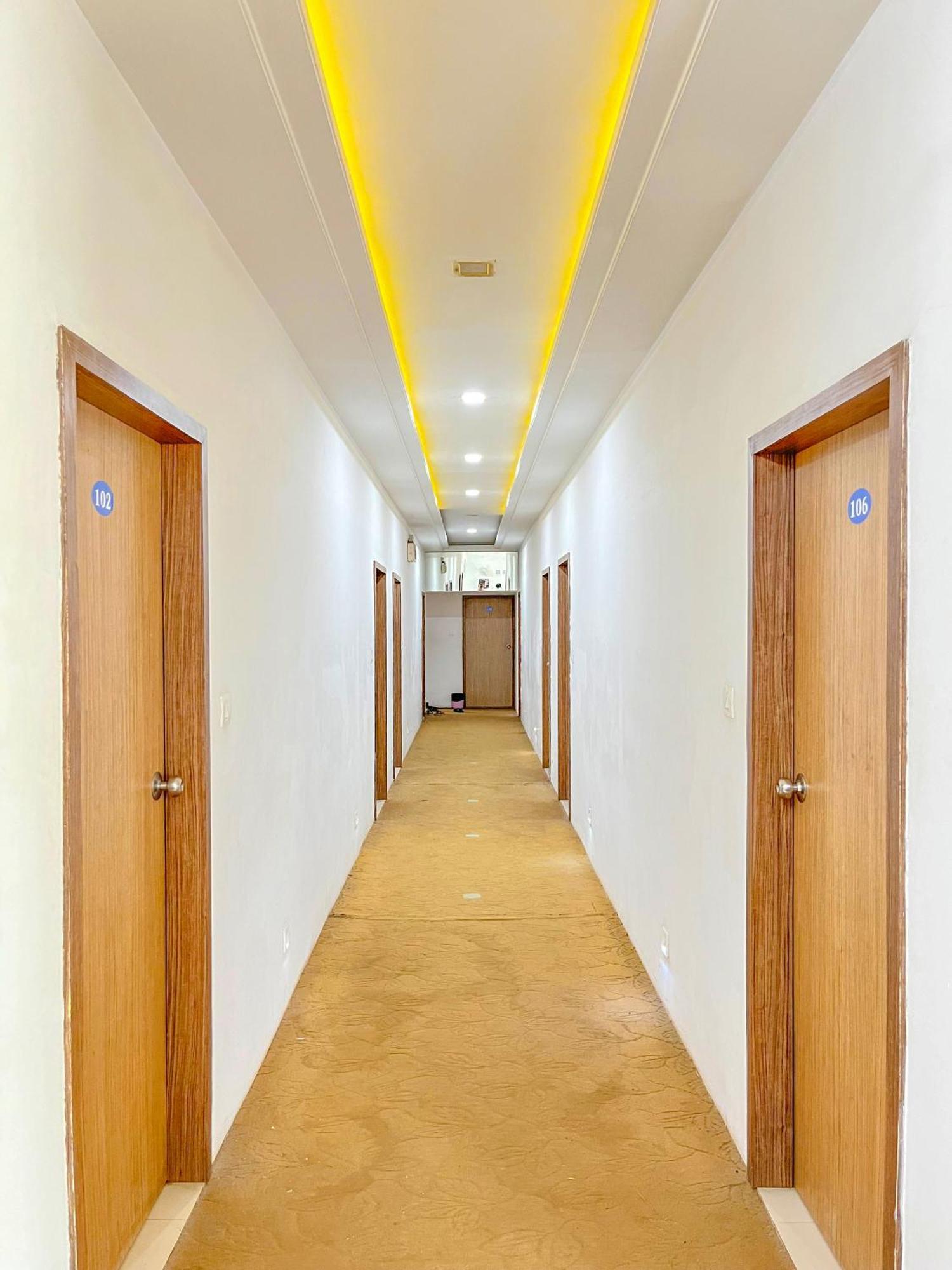Stay Guru Usha Residency Бгудж Екстер'єр фото