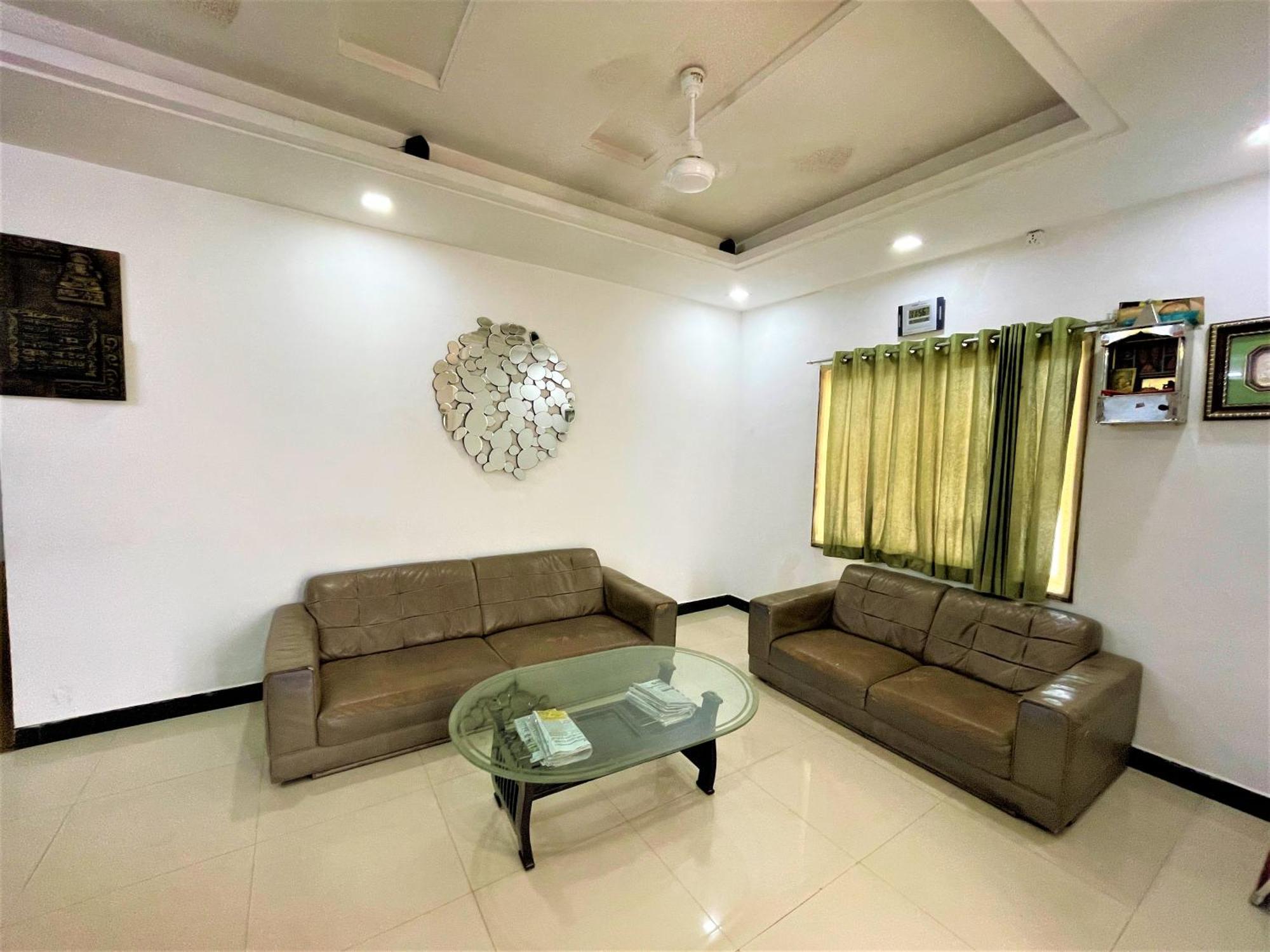 Stay Guru Usha Residency Бгудж Екстер'єр фото