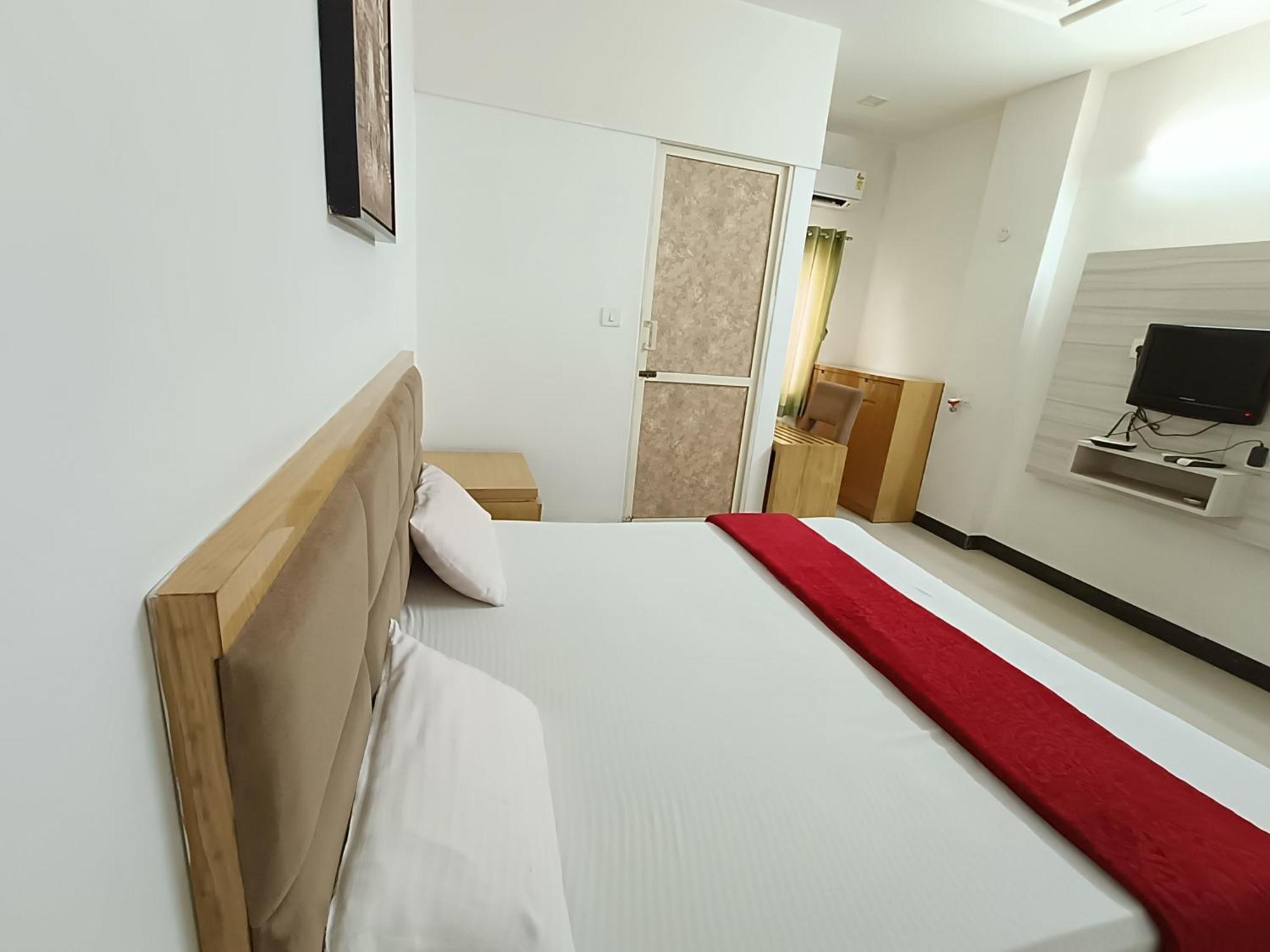 Stay Guru Usha Residency Бгудж Екстер'єр фото