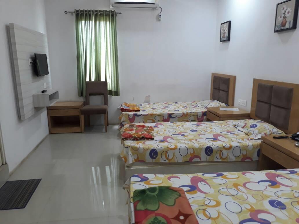 Stay Guru Usha Residency Бгудж Екстер'єр фото