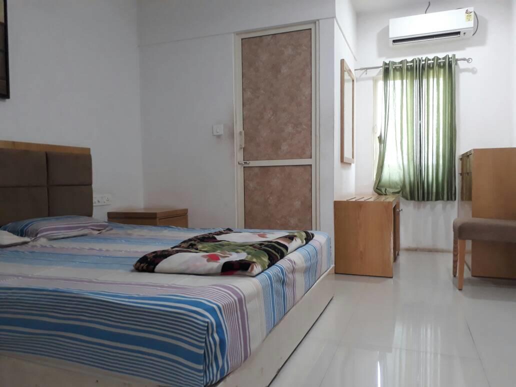 Stay Guru Usha Residency Бгудж Екстер'єр фото