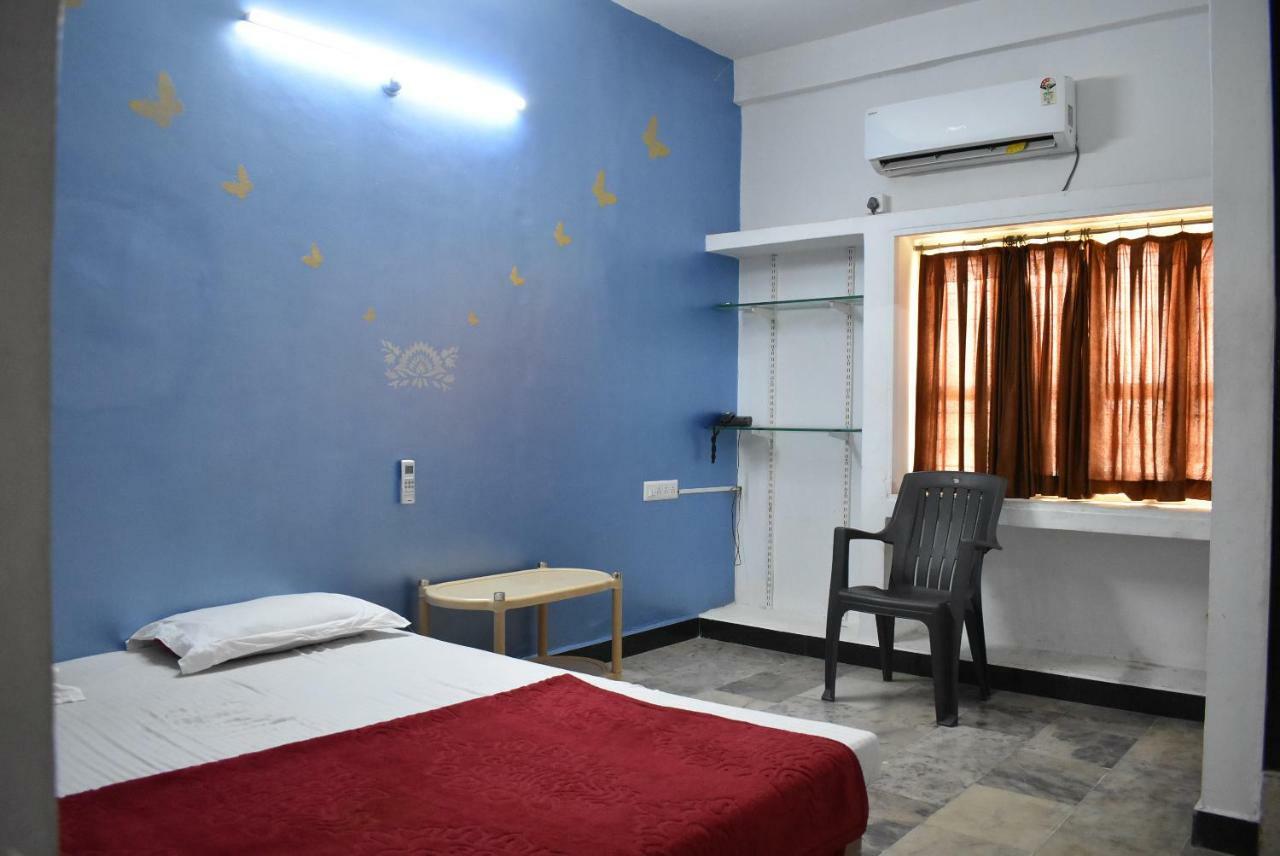 Stay Guru Usha Residency Бгудж Екстер'єр фото