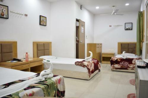 Stay Guru Usha Residency Бгудж Екстер'єр фото